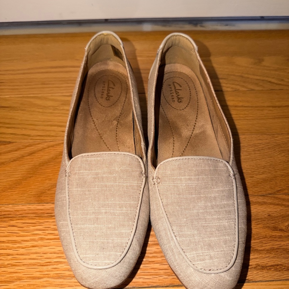 Clarks Women's Beige Loafers